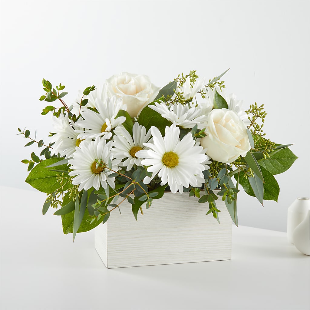 Fresh Linen Box Bouquet – GIVENS FLOWERS & GIFTS LLC, Georgetown DE