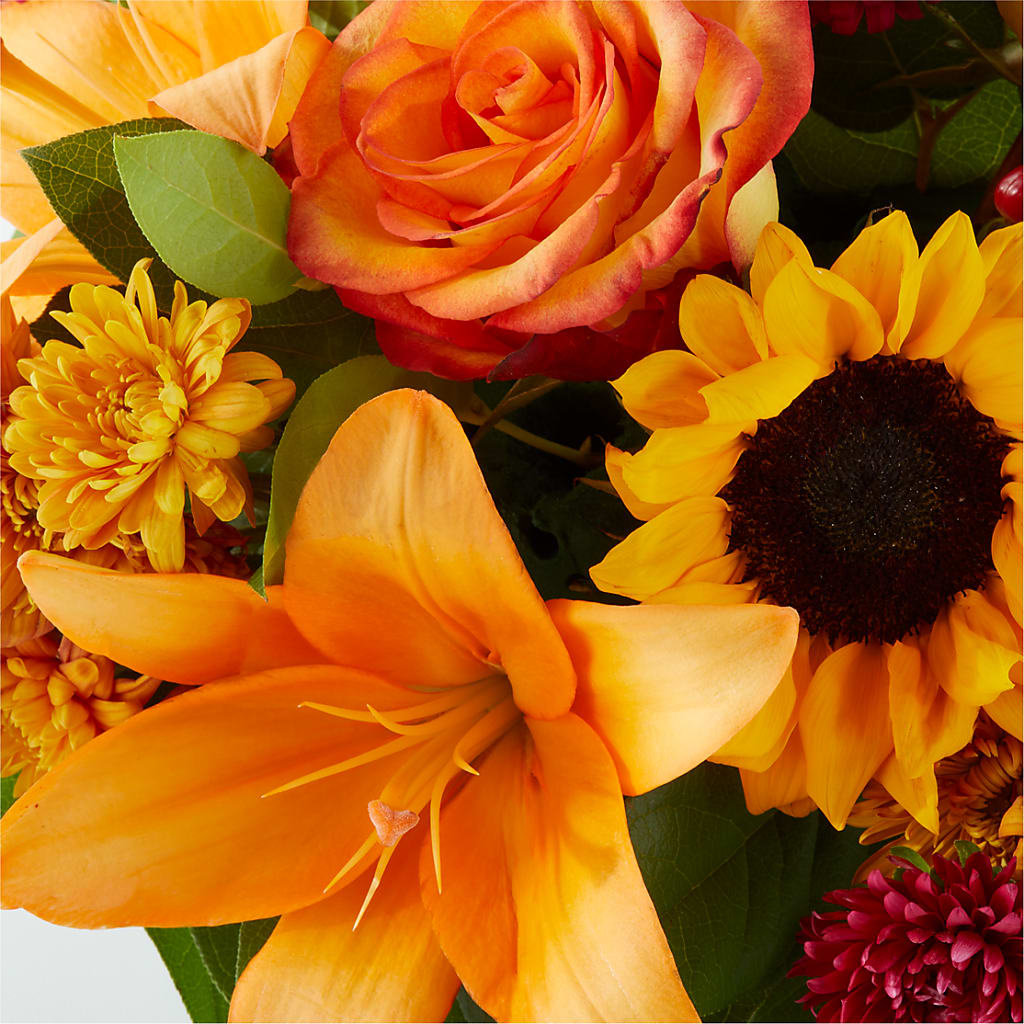 Grateful Centerpiece – GIVENS FLOWERS & GIFTS LLC, Georgetown DE